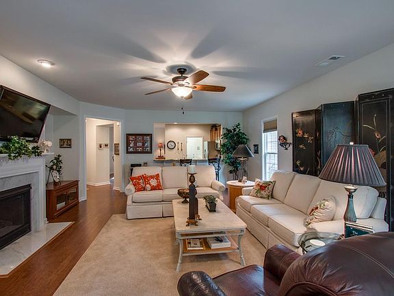 3rd image of 322 Palisade Dr