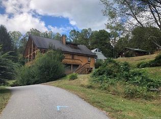 31 Rolling Ln, Maggie Valley, NC 28751