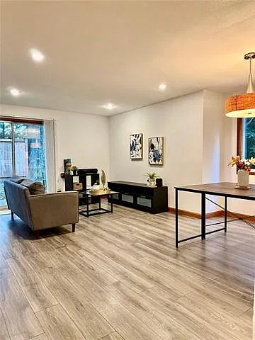 3 bed, 2.5 bath, 1108 sqft, $2,500 — Photo 3