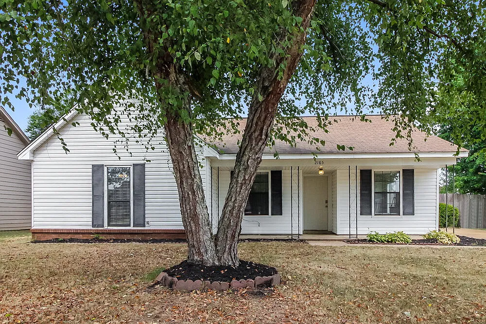 3 bed, 2.0 bath, 1098 sqft, $1,990 — Photo 1
