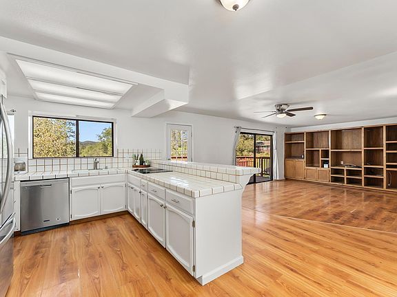 3rd image of 4705 Sand Ridge Rd