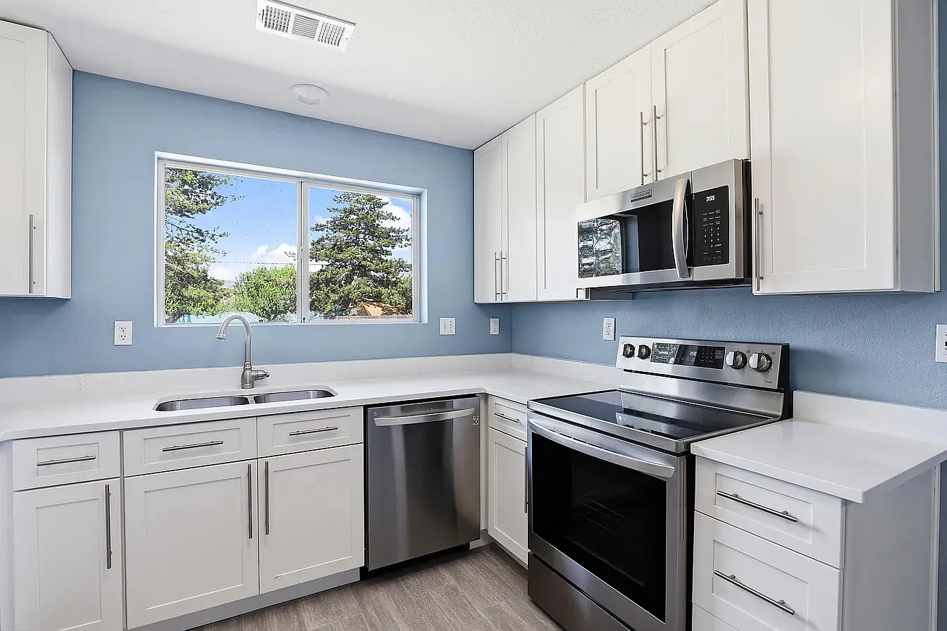 Oak Knoll Dr, Ashland — Photo 1