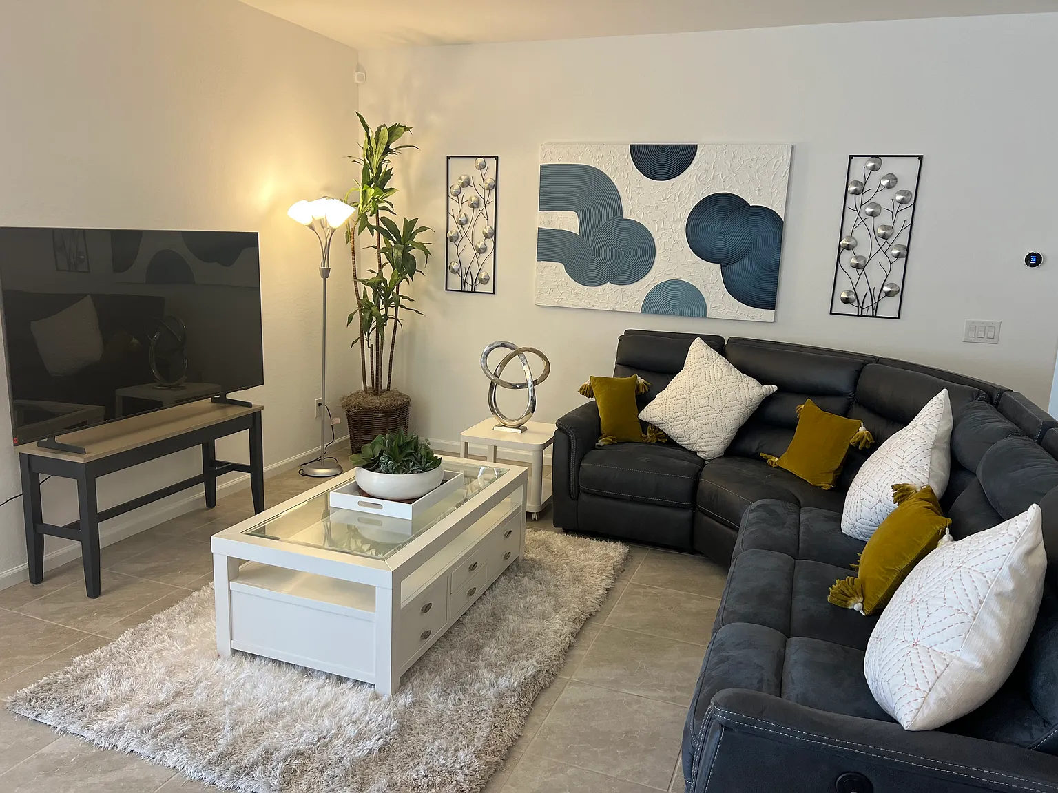 3 bed, 1406 sqft, $2,375 — Photo 3