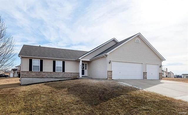 1st image of 210 Majestic Lakes Blvd