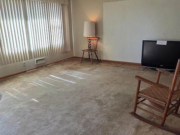 4th image of 1308 Park St