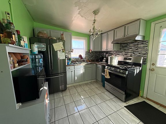 5th image of 35 164th St