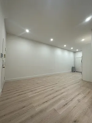 Rented by Peter R. Hungerford, LREB | media 26