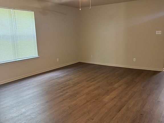 2nd image of 5525 Springvale Rd