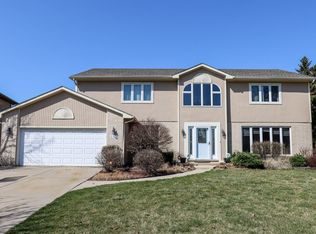 1372 N Clover Ct, Addison, IL 60101