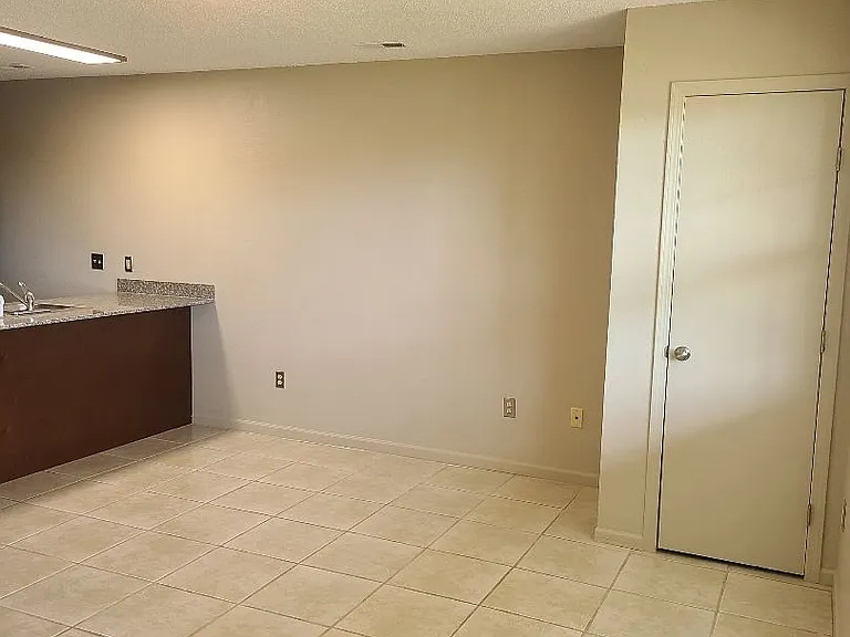 College Place Apartments — Photo 7