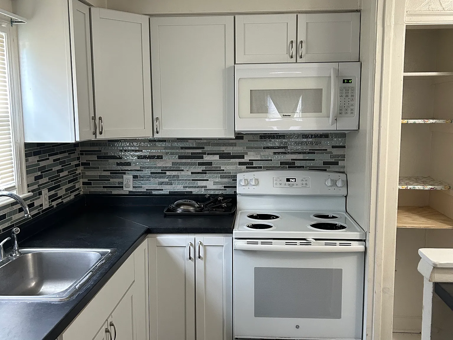 2 bed, 720 sqft, $1,700 — Photo 2