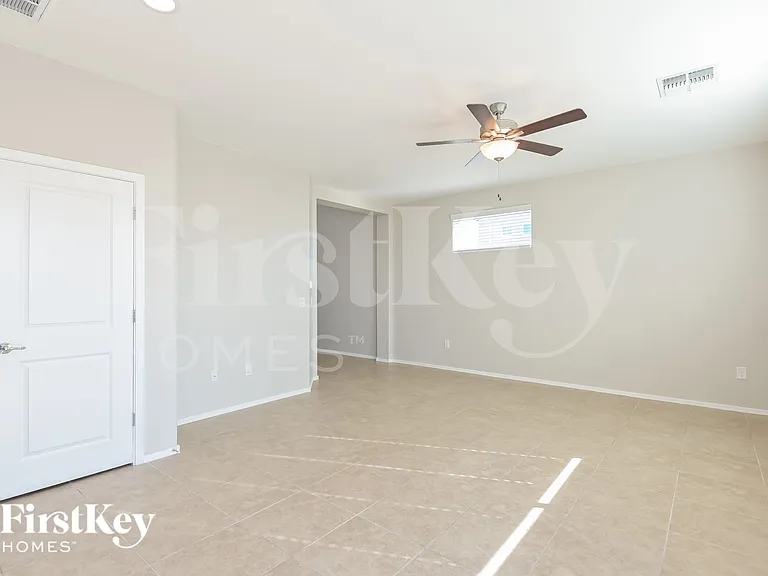 2851 N Fair Oaks Ave — Photo 11