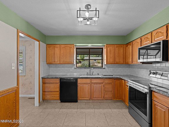 3rd image of 13005 S Hills Dr