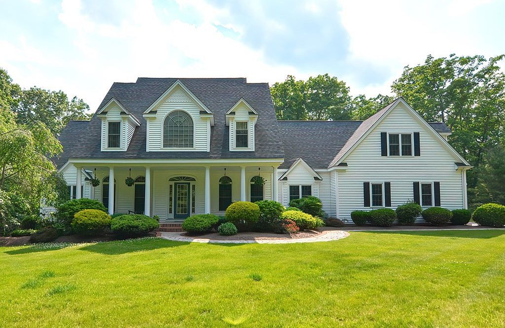 139 Blackstone St, Mendon, MA 01756 Zillow