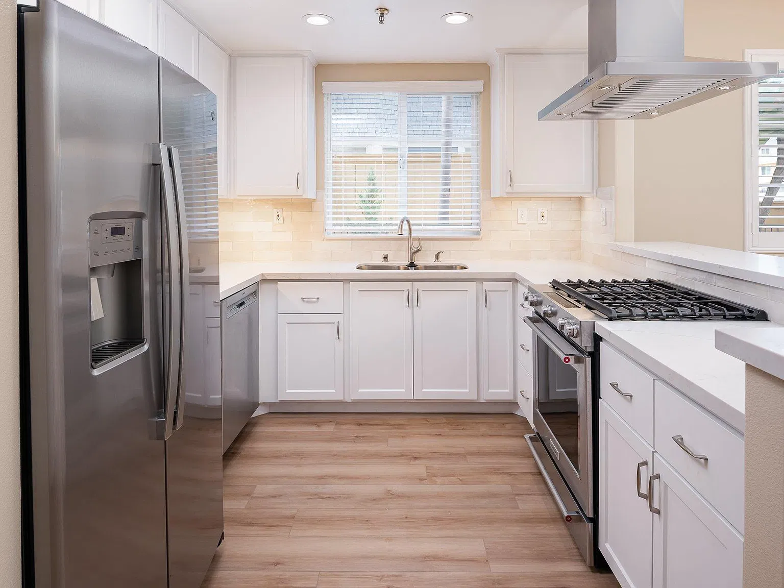 2 bed, 1165 sqft, $3,700 — Photo 3