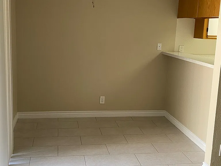 555 Redondo Ave — Photo 12