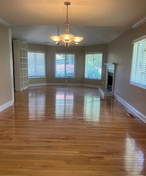 Hardwood floors in Living, Dining, Kitchen, Breakfast, Carolina Room and hallway!