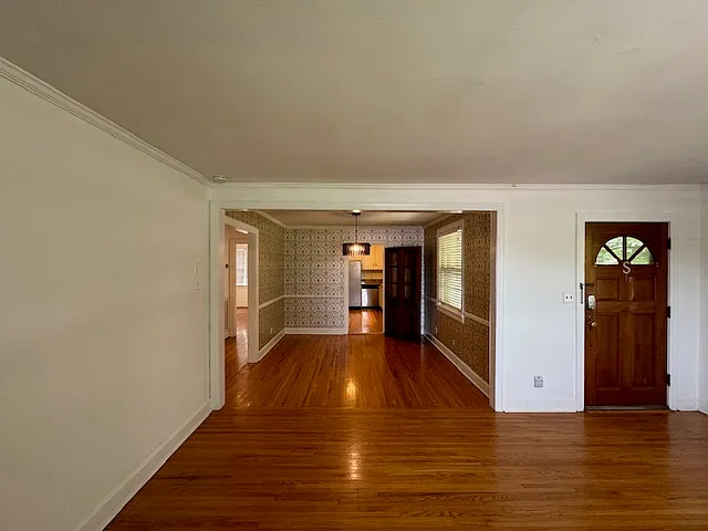 3 bed, 1353 sqft, $1,925 — Photo 3