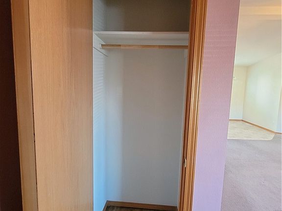 4th image of 1633 Meadowridge Dr #33