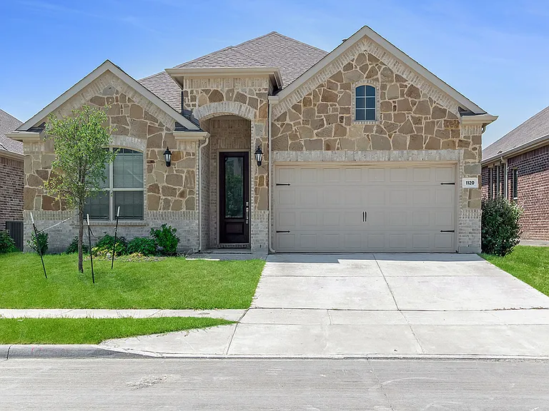 1120 Canuela Way — Photo 1