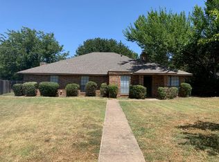 2303 Kingsford Ct, Arlington, TX 76017