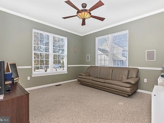4th image of 39 Village View Ct