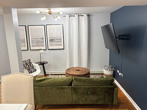 3rd image of 1410 W Diversey Pkwy #1