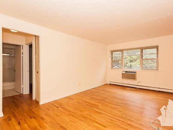 3rd image of 521 W Briar Pl #301JF