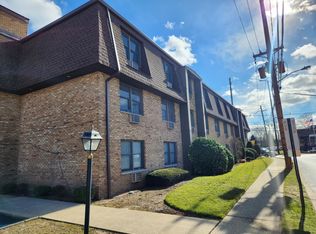 25 Market St, Saddle Brook, NJ 07663