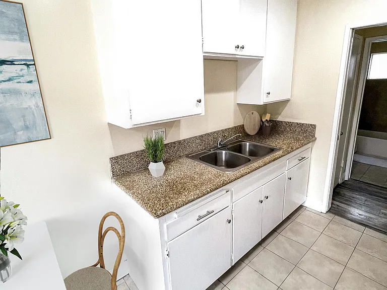 11541 Stuart Dr — Photo 3