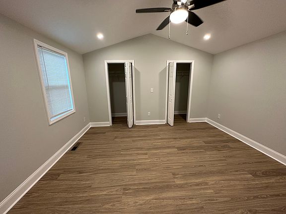 4th image of 117 Whitaker Cir NW
