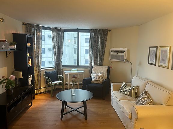 5th image of 1509 10th Ave S #215