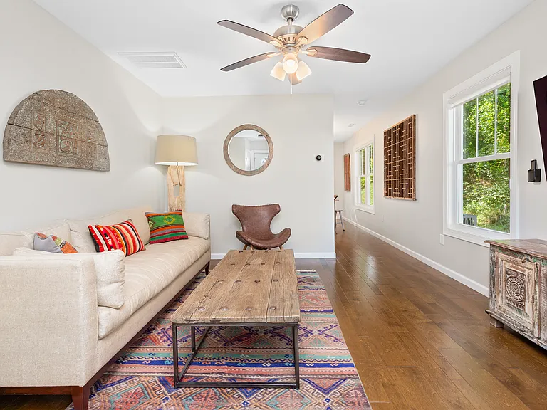 409 Little Sycamore Ln — Photo 8