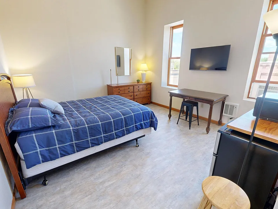 542 Benson Ave SW #208ENSUITE