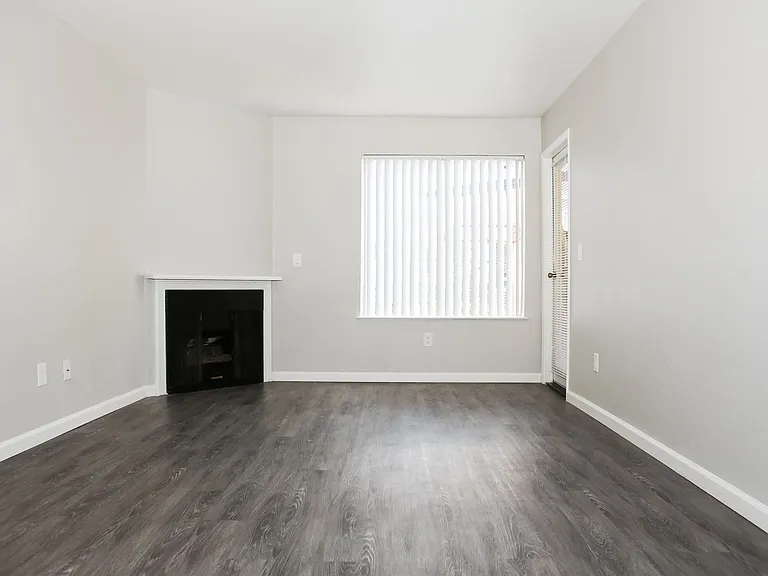 Sierra Ridge Apartments — Photo 48