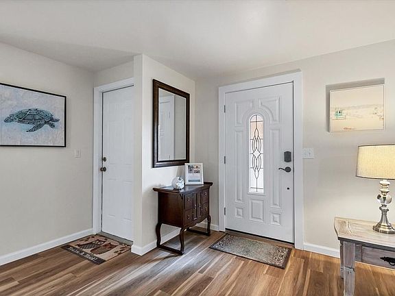 5th image of 3214 Bougainvillea St