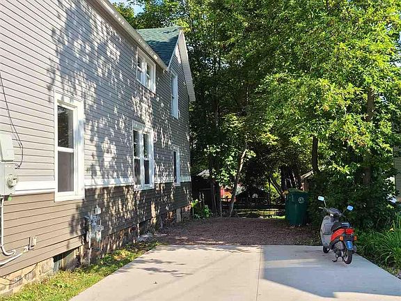 3rd image of 125 E Crescent St