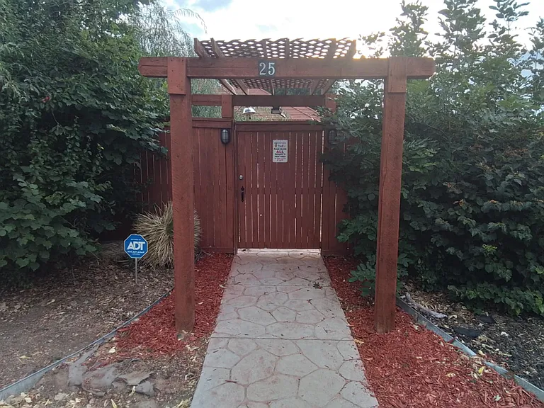 2580 N Monaco Pkwy #1 — Photo 3