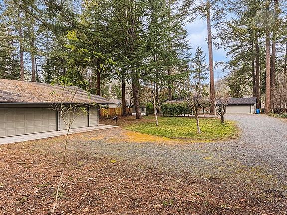 3rd image of 450 Whispering Pines Ln