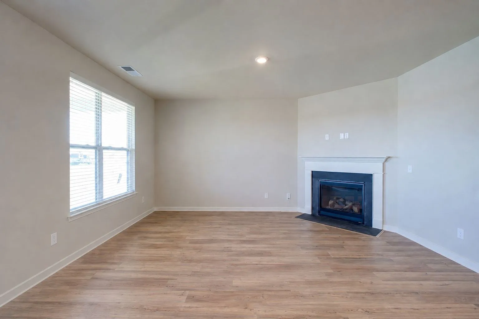 3 bed, 1800 sqft, $2,350 — Photo 1