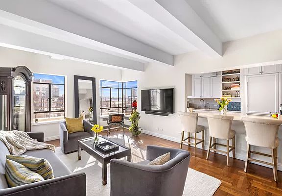 3rd image of 565 W End Ave APT 20A