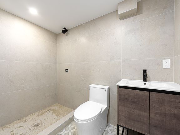 5th image of 43 Kingston Ave #1B
