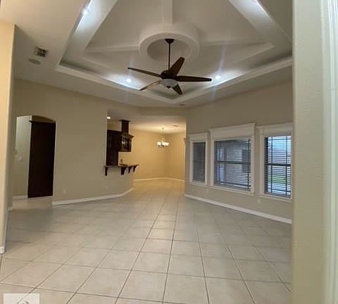 4th image of 722 Hawthorne Ln