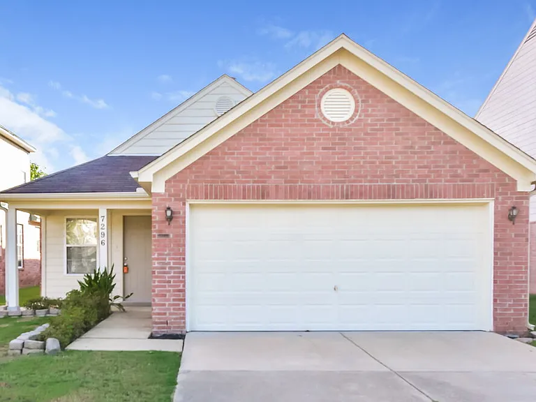 7296 Green Ash Dr — Photo 1
