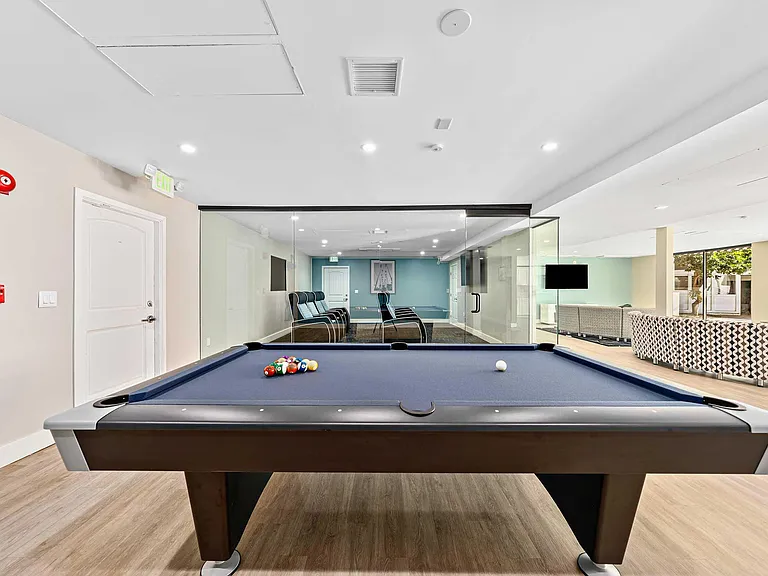 Summerview Beach Resort Luxury Apartments — Photo 19