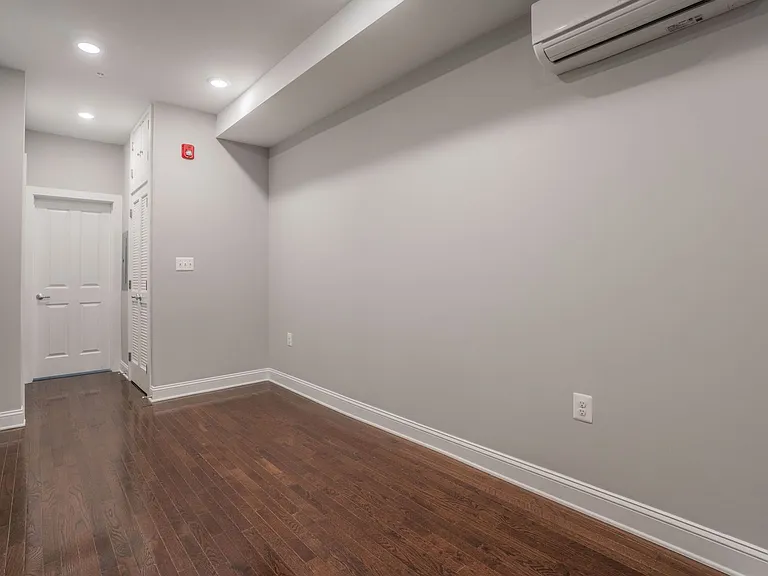 310 E Lanvale St — Photo 21