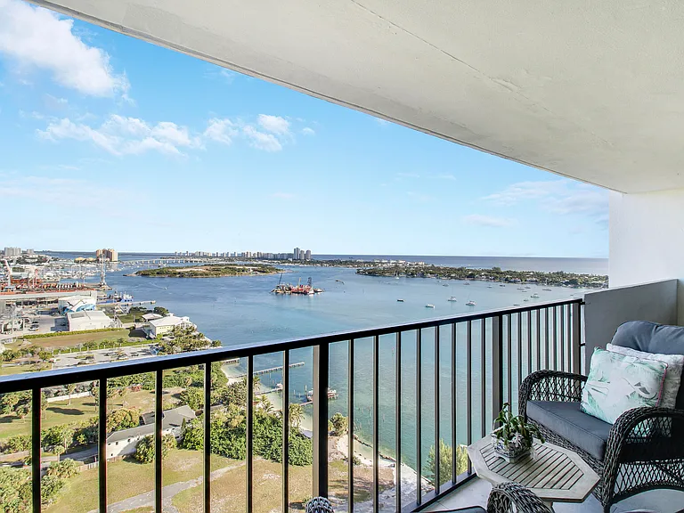 5600 N Flagler Dr #107 — Photo 12