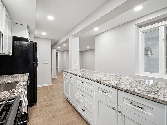 3rd image of 1033 Bluff Ave E
