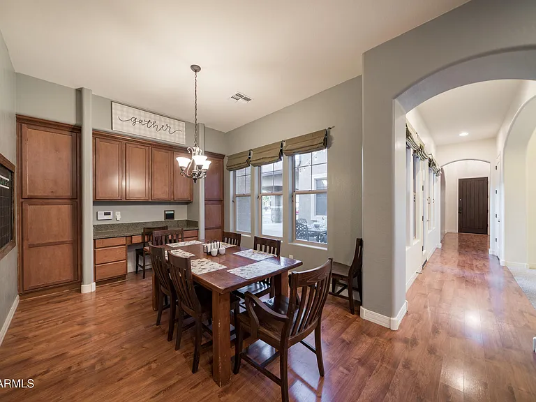 2681 E Hampton Ln — Photo 16