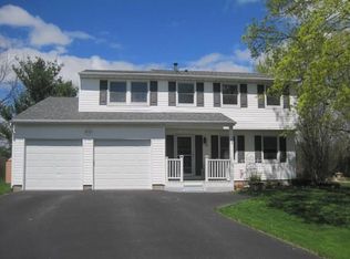34 Windigo Ln, Farmington, NY 14425